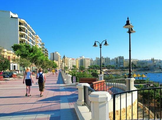 Stunning 2Br Holiday Penthouse In Central Sliema Bagian luar foto