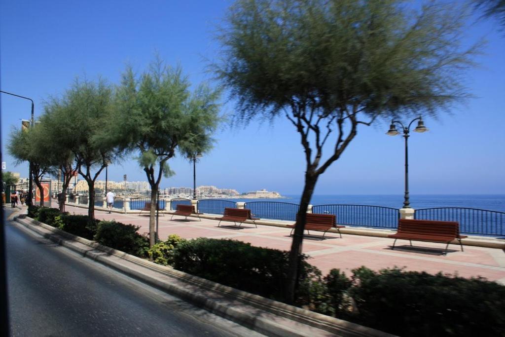 Stunning 2Br Holiday Penthouse In Central Sliema Bagian luar foto