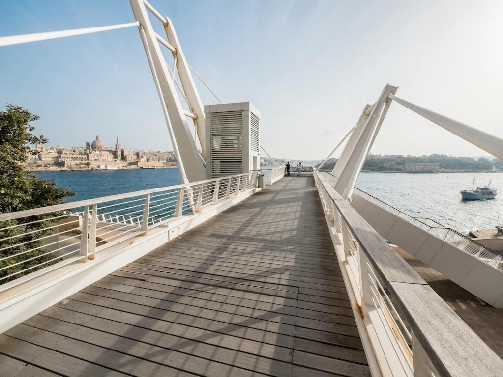 Stunning 2Br Holiday Penthouse In Central Sliema Bagian luar foto