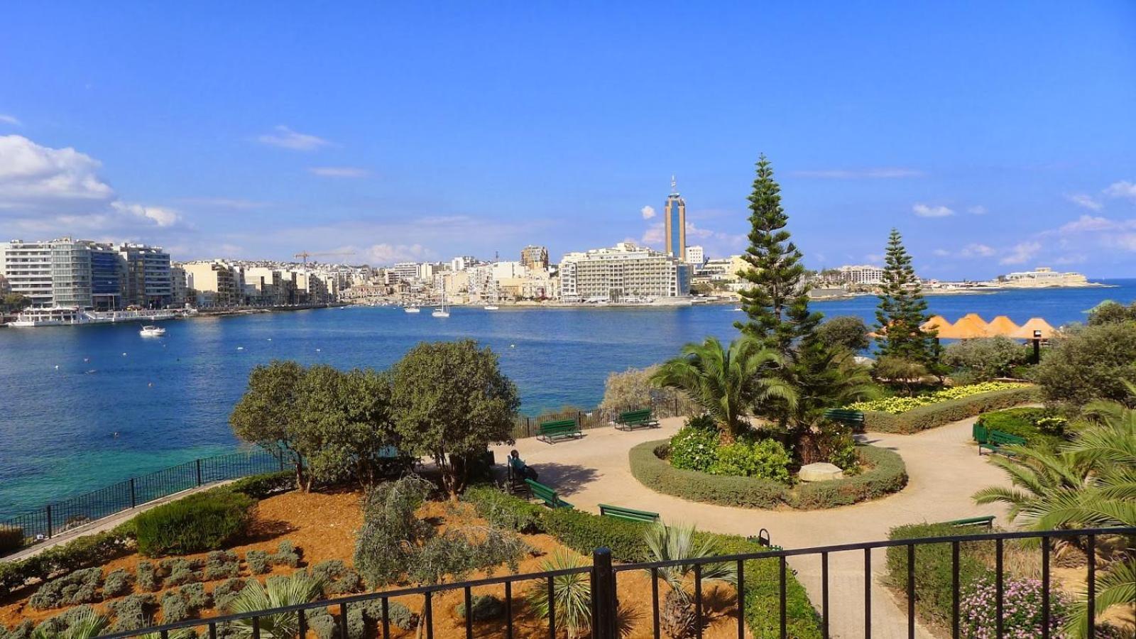 Stunning 2Br Holiday Penthouse In Central Sliema Bagian luar foto