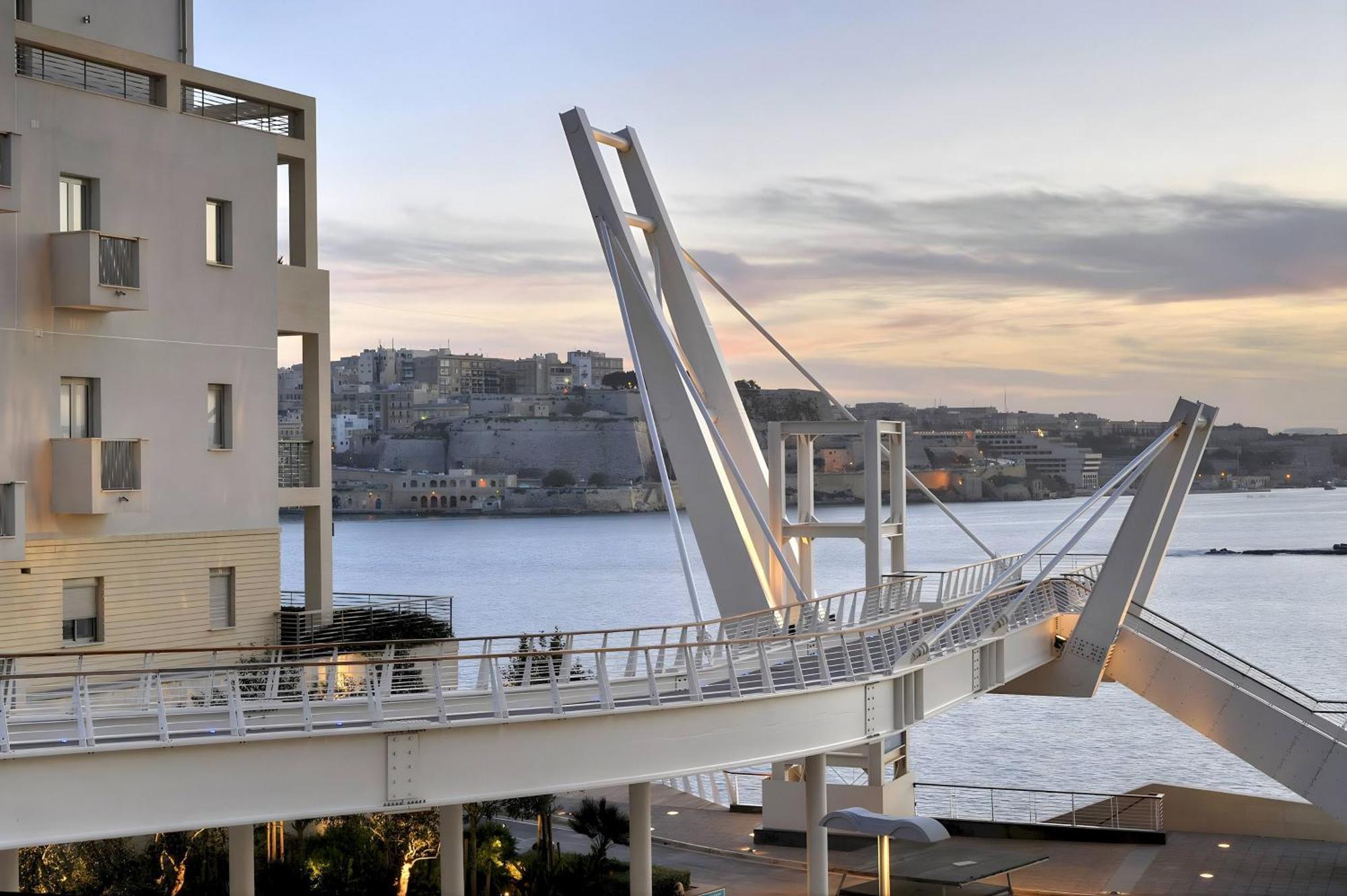 Stunning 2Br Holiday Penthouse In Central Sliema Bagian luar foto